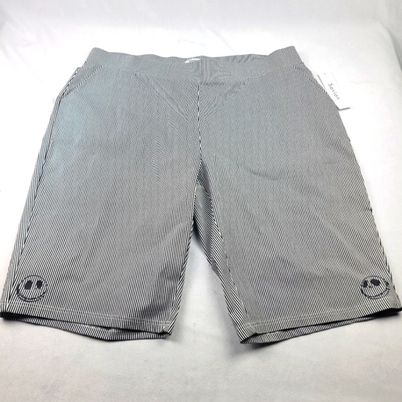 NWT Savion Jack Skellington Nightmare Before Xmas stripe strech Bermuda shorts - Picture 1 of 5